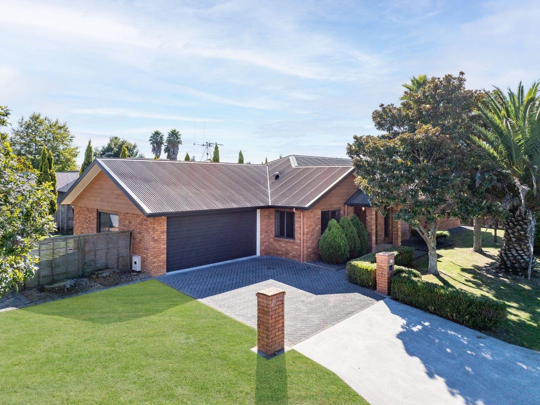2 Shiraz Place, Rototuna, Hamilton - Carousel 1