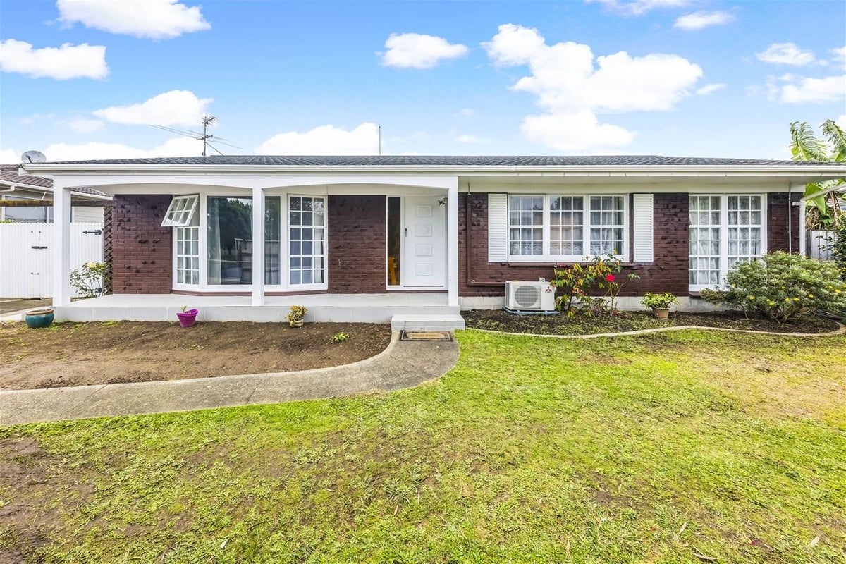 19 Waimahia Avenue, Weymouth, Auckland - Carousel 1