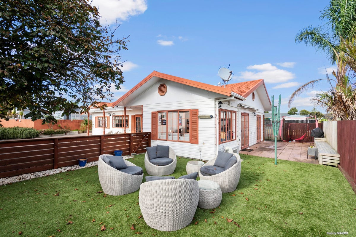 75a  Matipo Road, Te Atatu Peninsula, Waitakere City, Auckland - Carousel 1