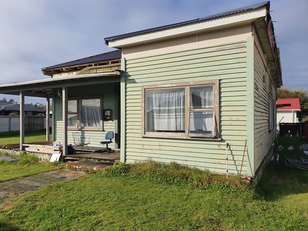 196 Revell Street, Hokitika - Carousel 1