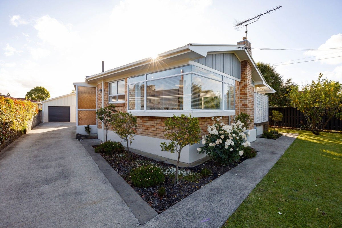 43 Silverdale Road, Silverdale, Hamilton - Carousel 1