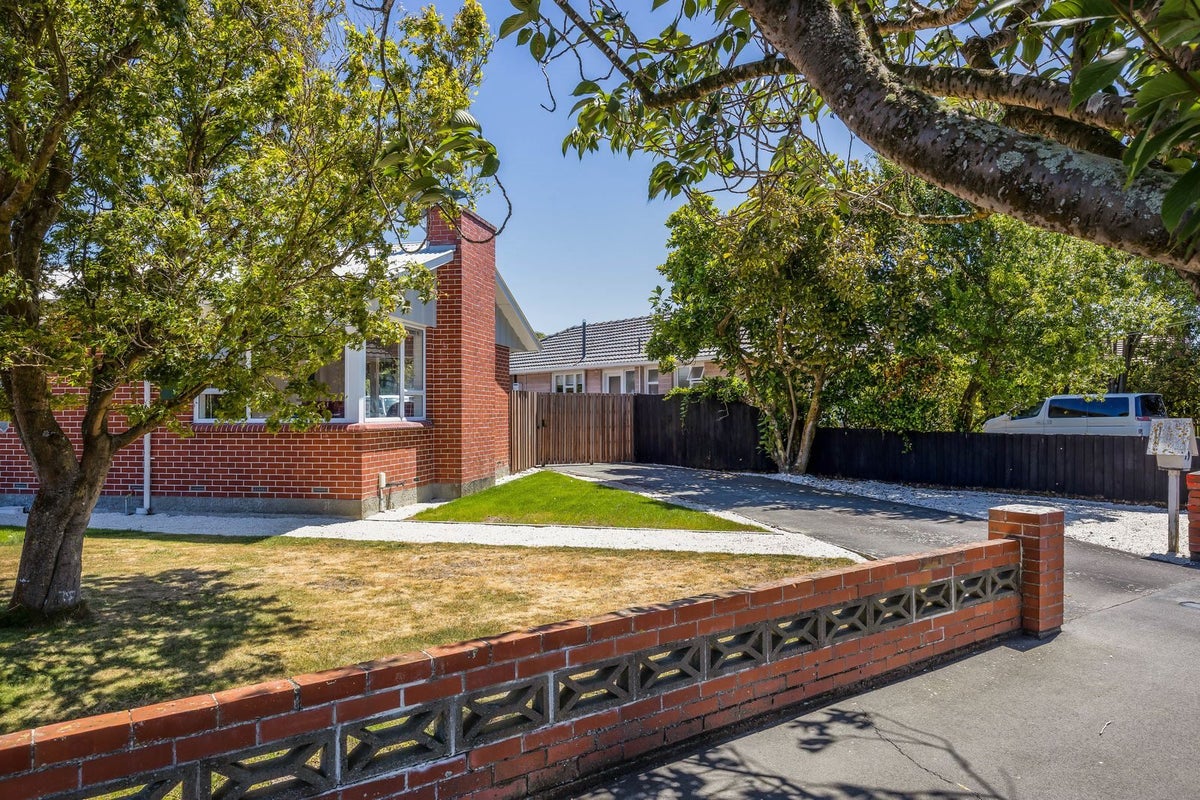 19 Martbern Crescent, Bishopdale, Christchurch - Carousel 1