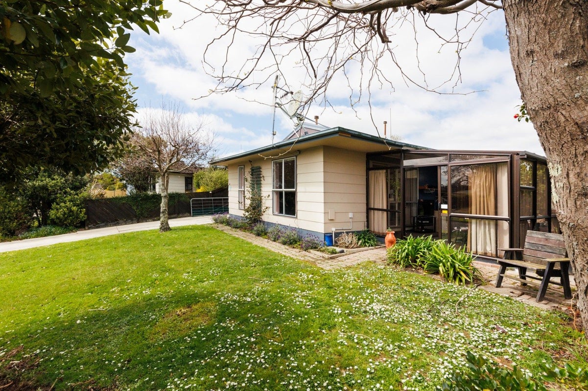 48 Hillcrest Drive, Kelvin Grove, Palmerston North - Carousel 2
