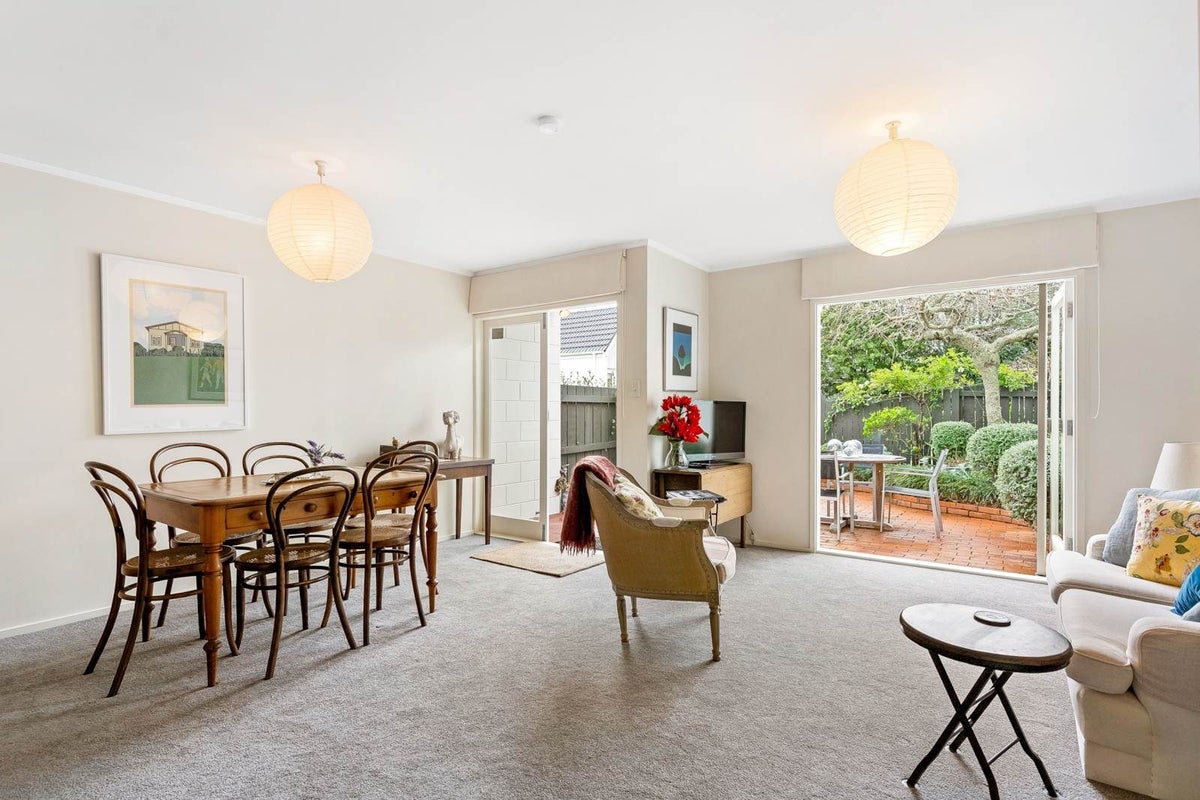 10/8 Hamilton Road, Herne Bay, Auckland - Carousel 1