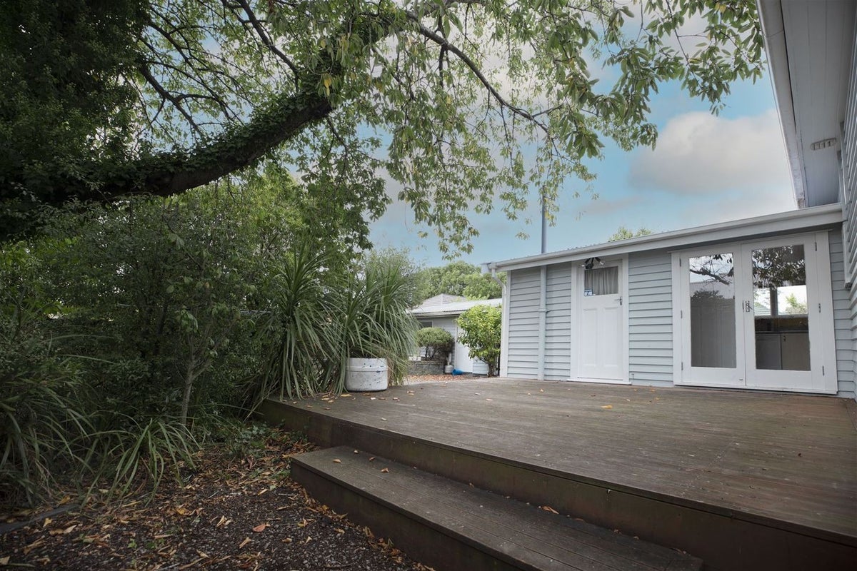 10 Avonhead Road, Avonhead, Christchurch - Carousel 13