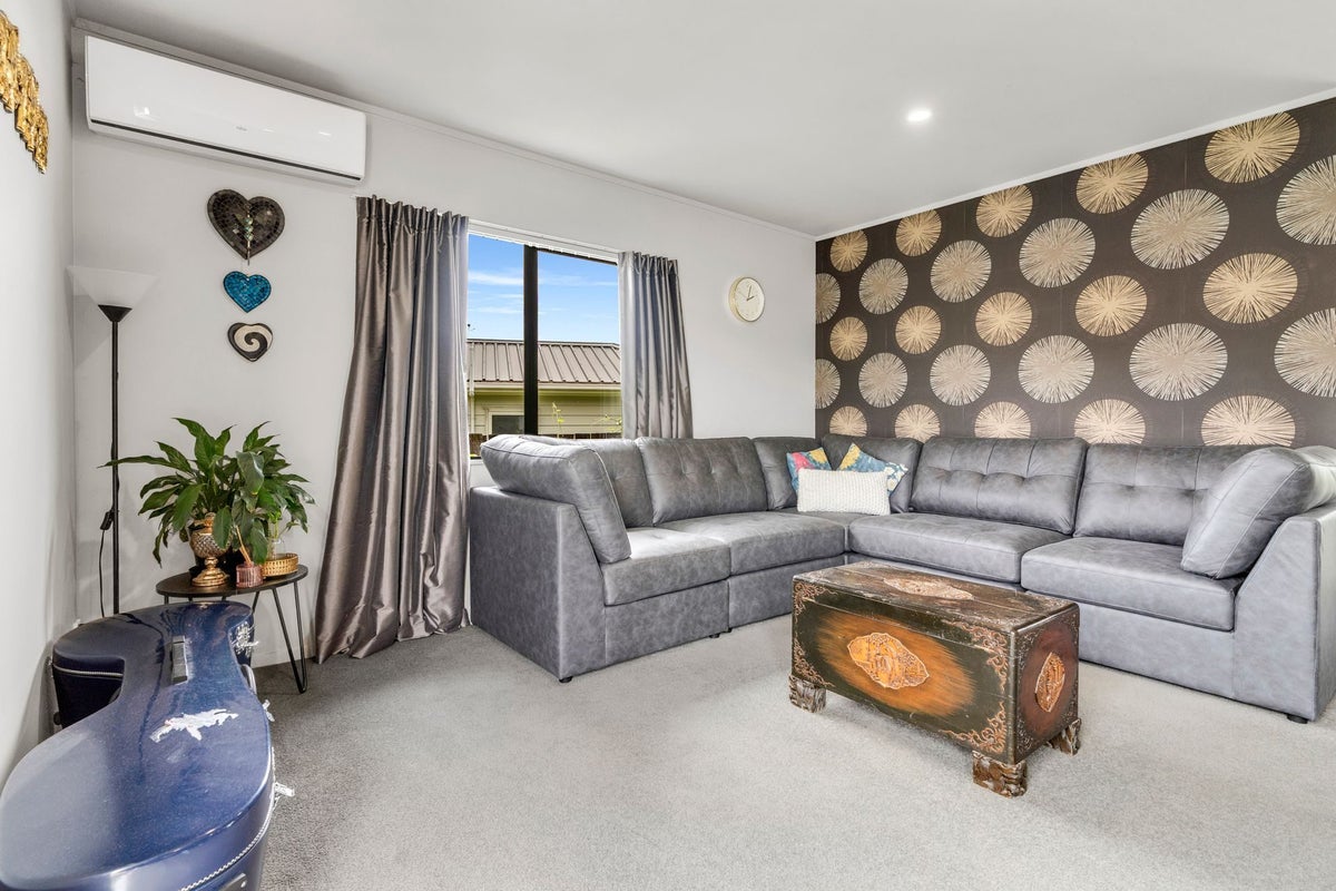 8A Melleray Place, Randwick Park, Auckland - Carousel 2