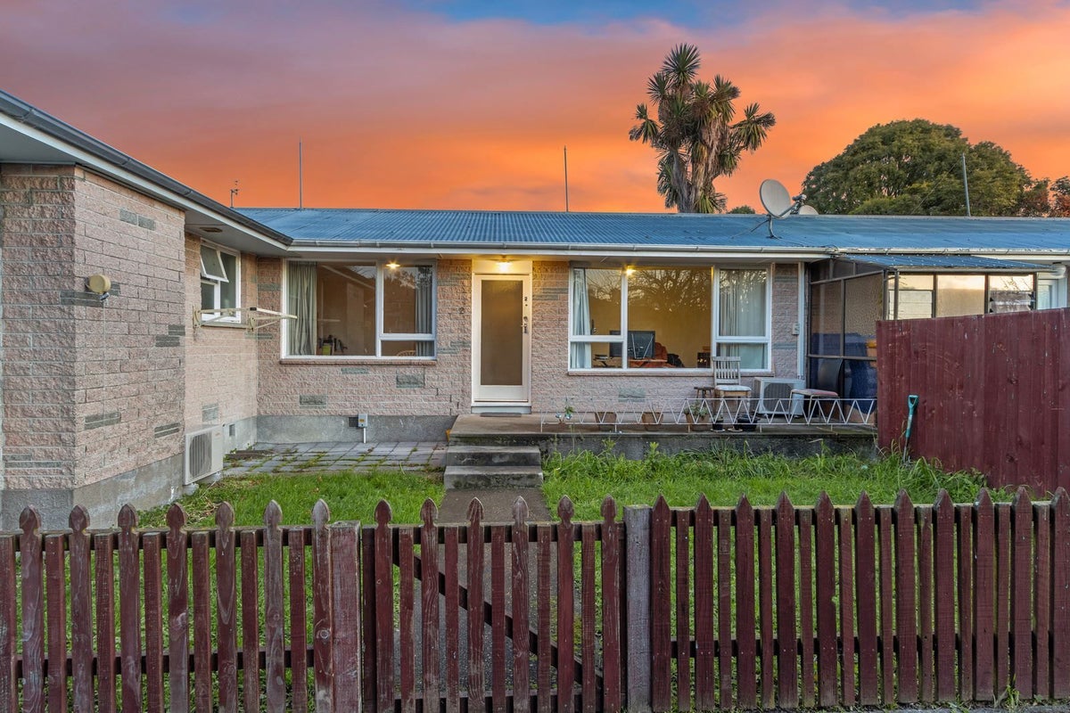2/117 Geraldine Street, Edgeware, Christchurch - Carousel 2