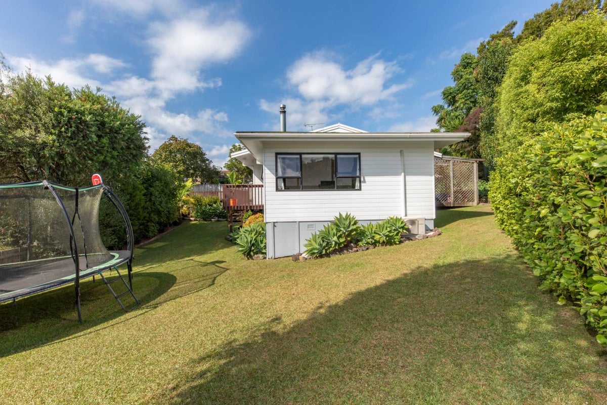 26A Geneva Place, Blockhouse Bay, Auckland - Carousel 1
