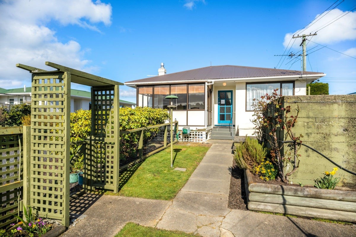 20 Saddleview Place, Fairfield, Dunedin - Carousel 1