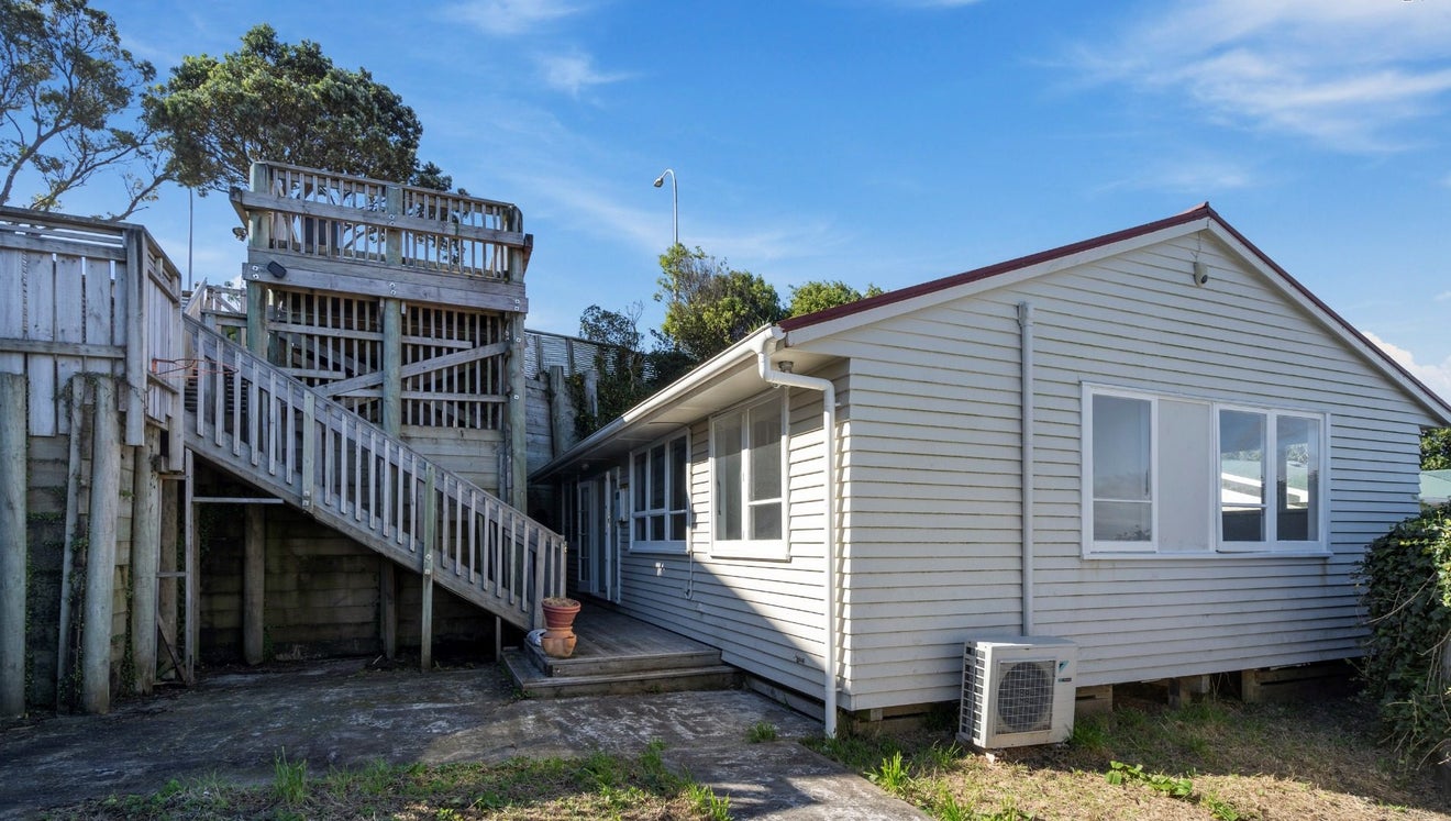 43 Stewart Drive, Newlands, Wellington - Carousel 1