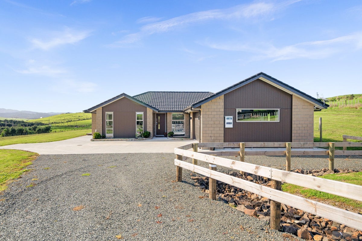 6 Hayes Lane, Hakaru, Kaiwaka - Carousel 1