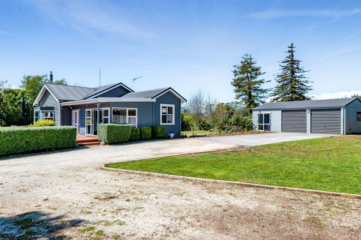 1233 Egmont Road, Egmont Village, New Plymouth - Carousel 1