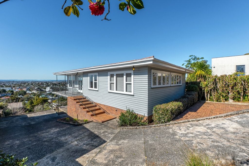 21 Speedy Crescent, Hillcrest, Auckland - Carousel 1