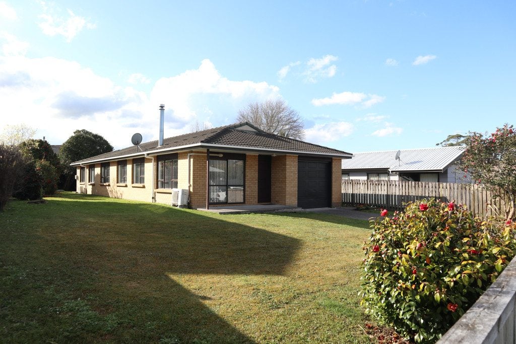 12 Pinotage Place, Huapai, Kumeu - Carousel 1