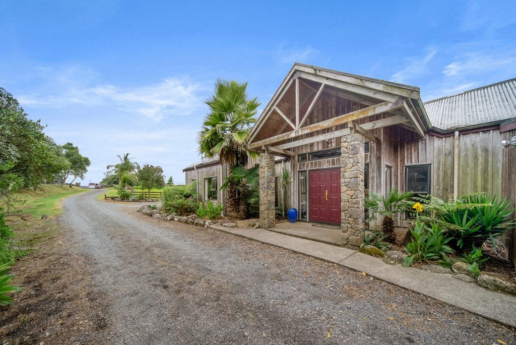 22 Falls Road, Papakura - Carousel 2