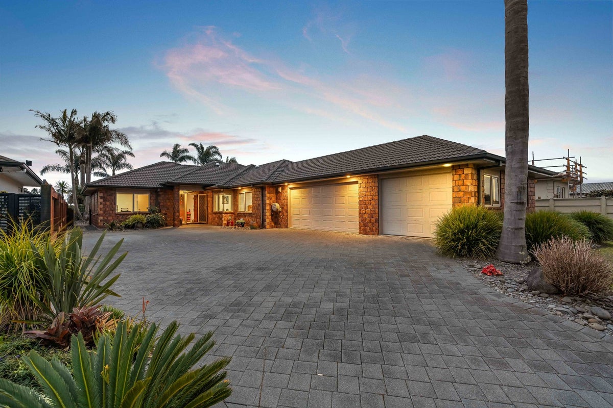 109 Oriental Parade, Papamoa Beach, Tauranga, Bay Of Plenty - Carousel 2