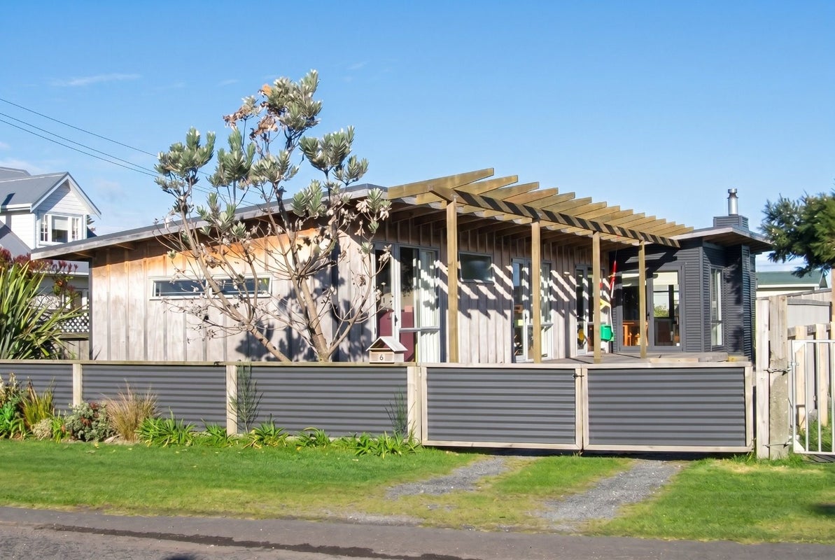 6 Hohiria Street, Waikanae Beach, Waikanae - Carousel 2
