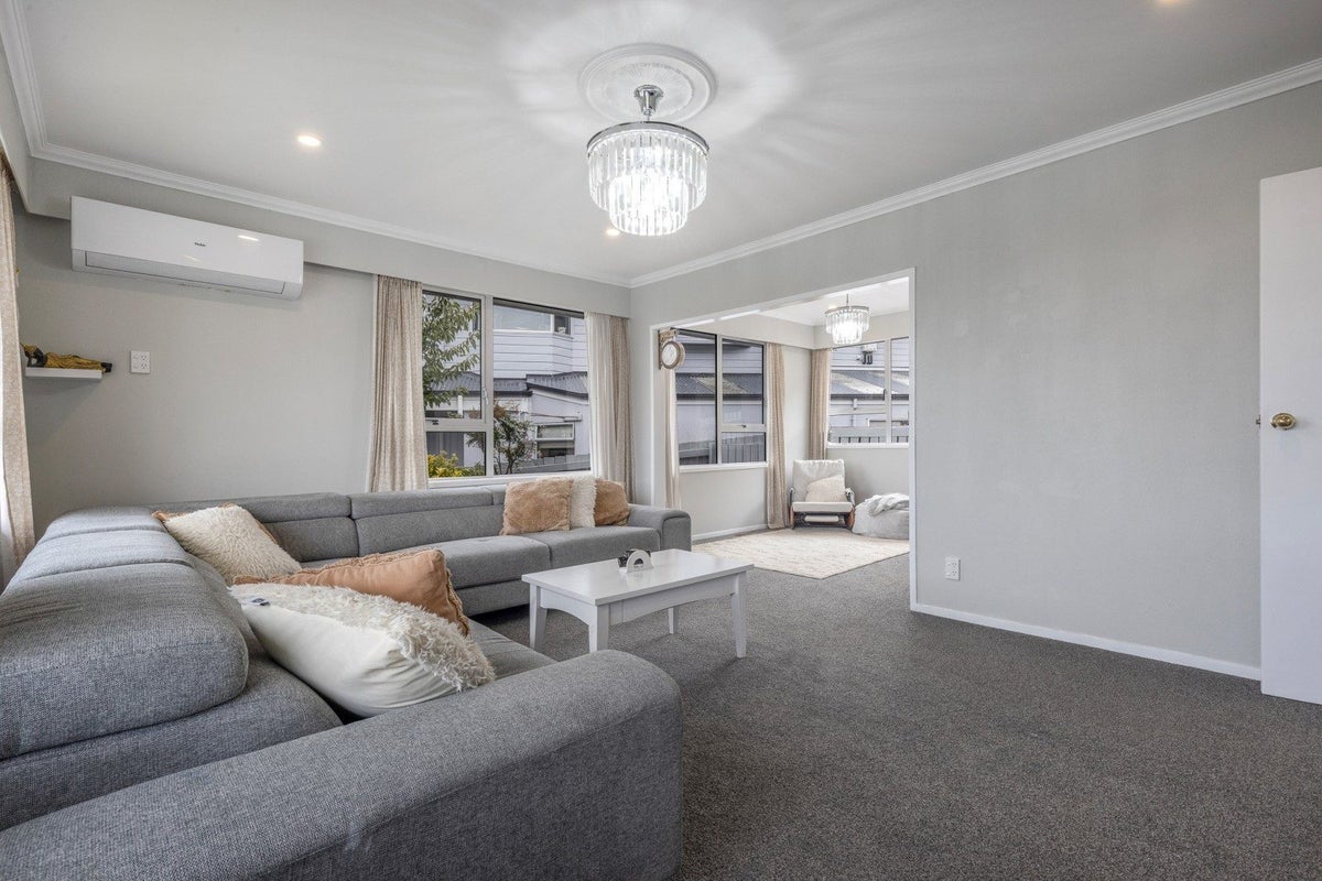 11 Tweed Road, Papakowhai, Porirua - Carousel 2
