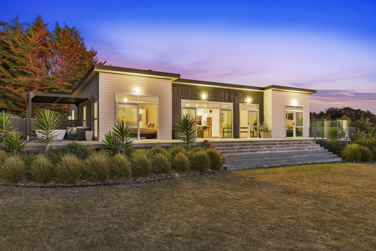 246 Park Avenue, Waitarere Beach, Levin - Carousel 1