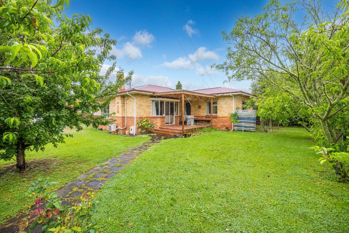 94 Galloway Street, Hamilton East, Hamilton - Carousel 1