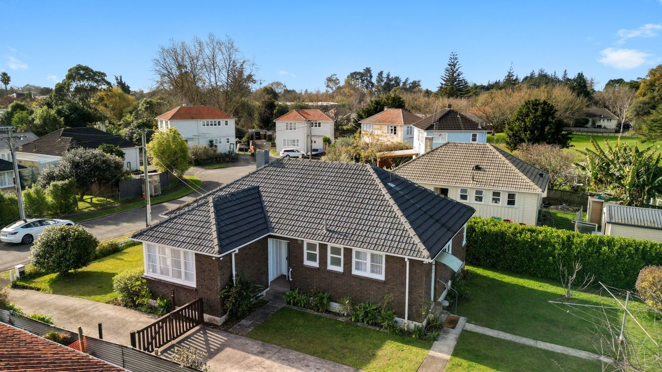 4 Denz Street, Maeroa, Hamilton - Carousel 2