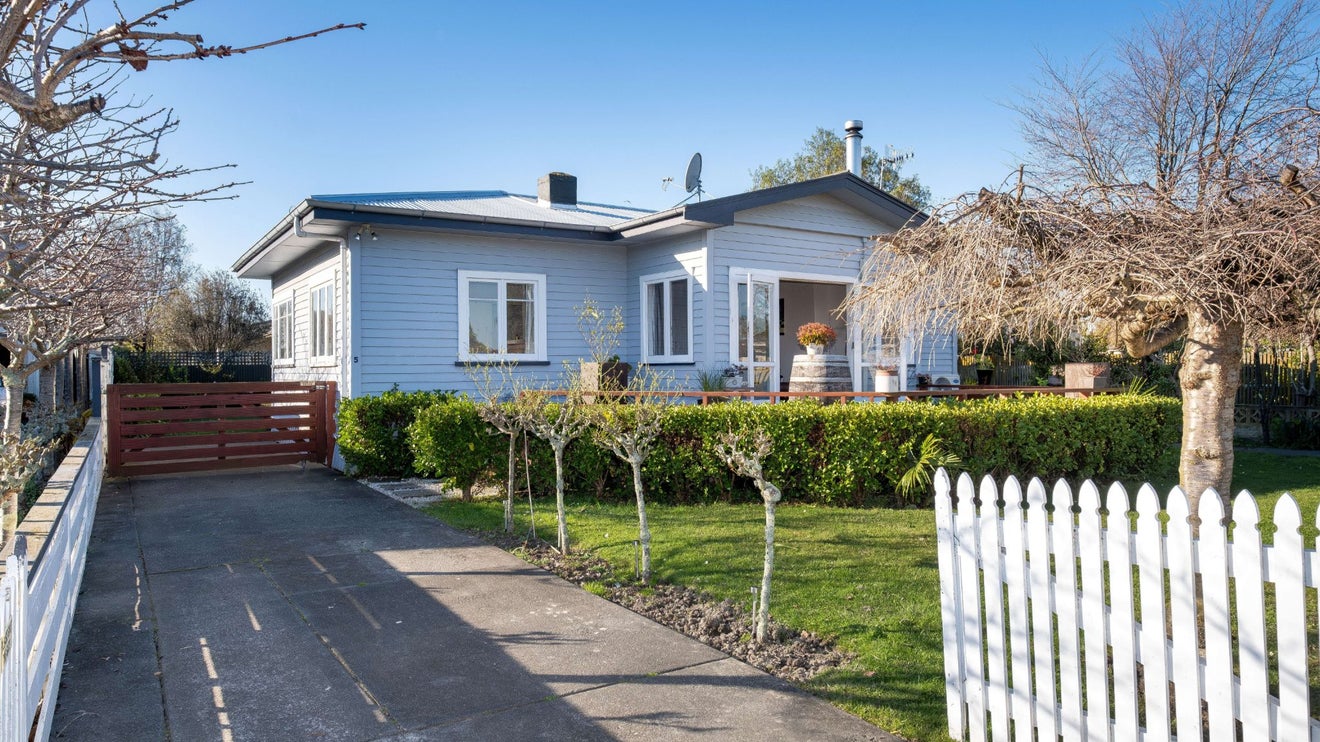 5 Moeller Street, Taradale, Napier - Carousel 1
