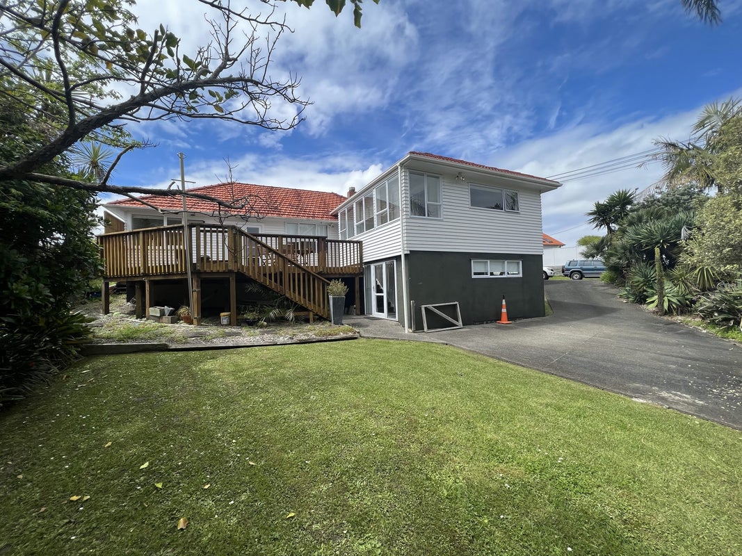 27 Fraser Road, Narrow Neck, Auckland - Carousel 1