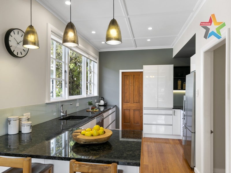 54 Richmond Avenue, Karori, Wellington - Carousel 2