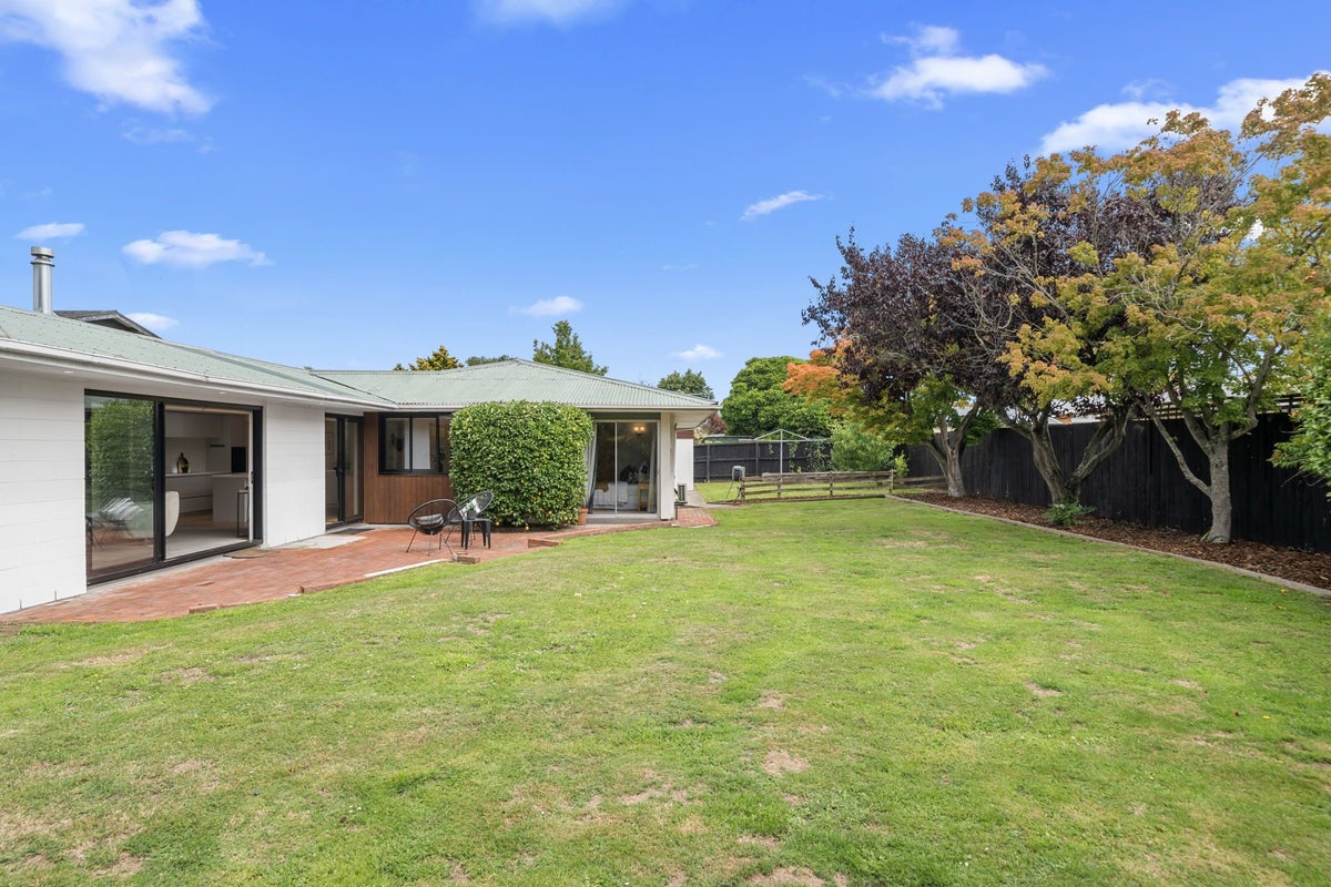 26A Guinness Crescent, Ilam, Christchurch - Carousel 1