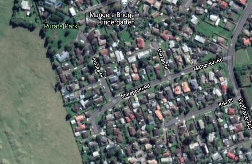 18 Matapouri Road, Mangere Bridge, Auckland - Carousel 1