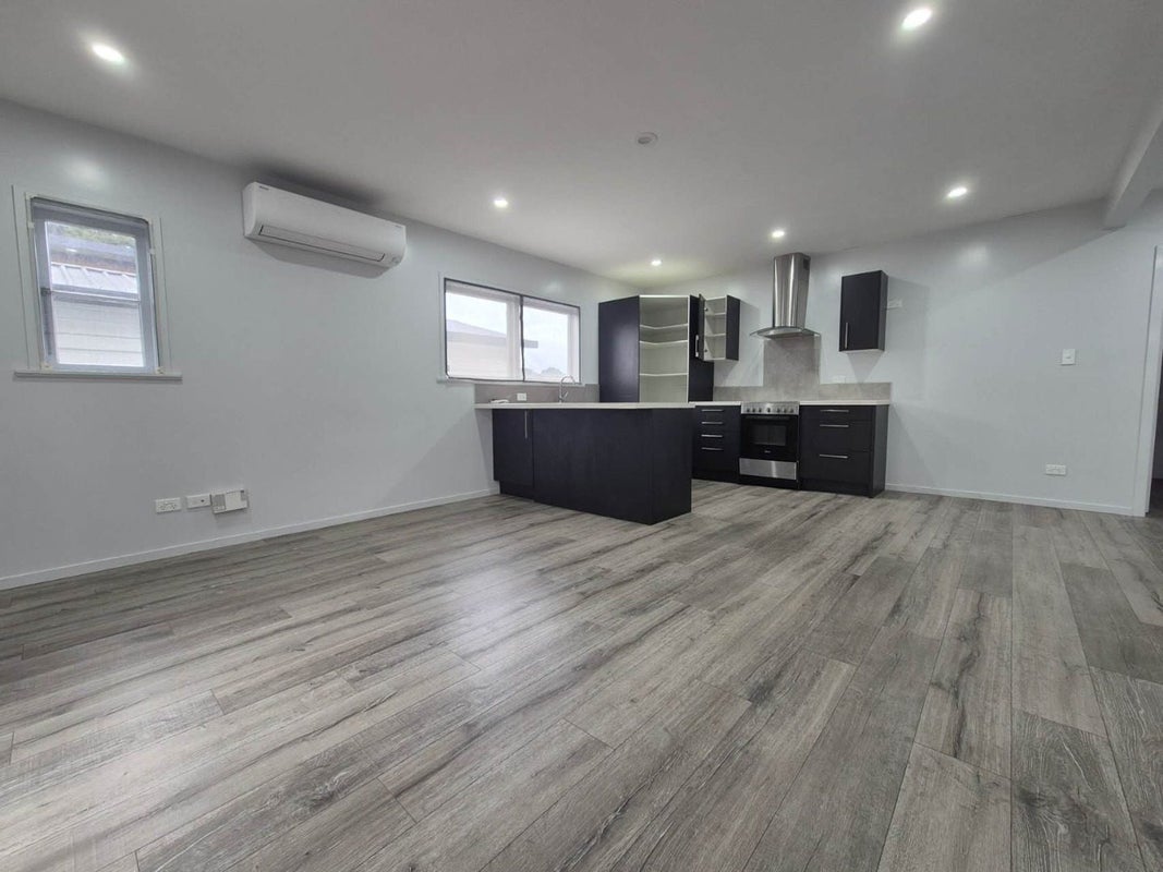 11 Vanguard Road, Kelston, Auckland - Carousel 2
