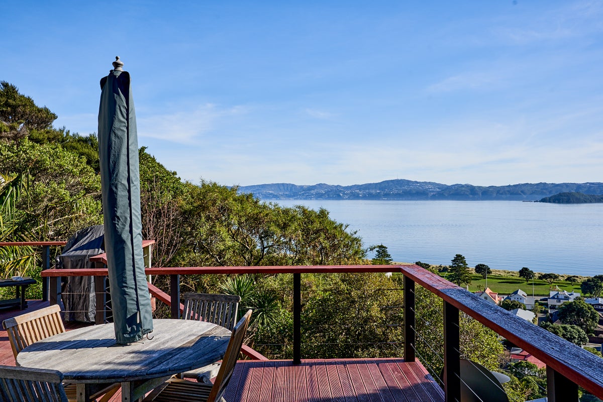 4 Matai Terrace, Eastbourne, Lower Hutt - Carousel 2