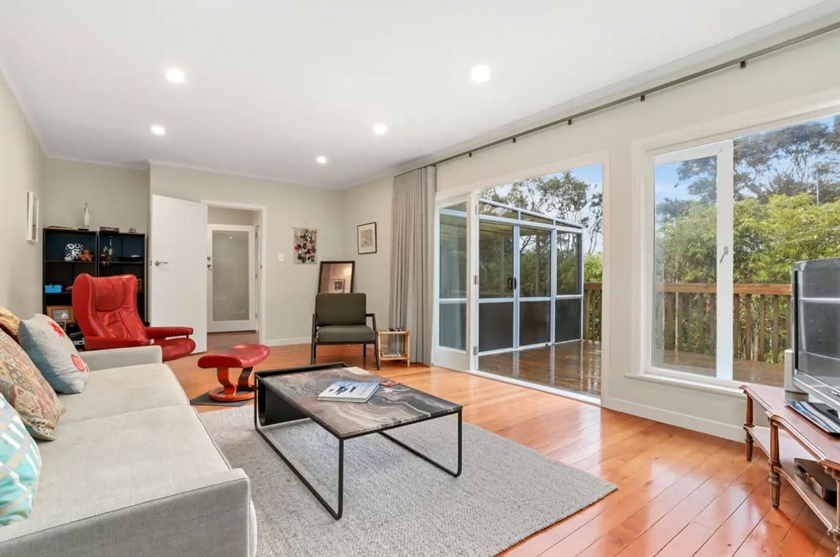 199 Woodlands Park Road, Titirangi, Auckland - Carousel 2