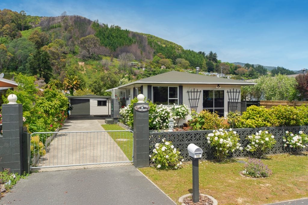 98 North Road, The Wood, Nelson - Carousel 1