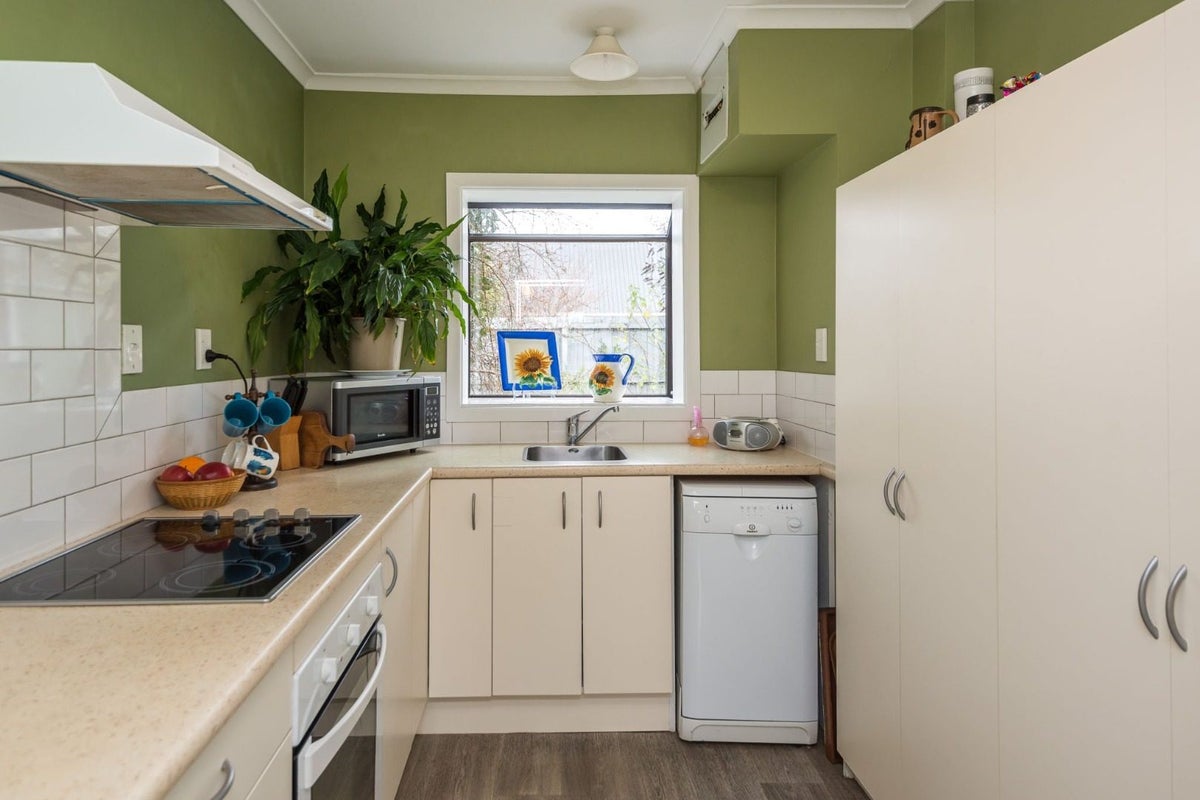 10/27 Cornwall Street, St Albans, Christchurch - Carousel 1