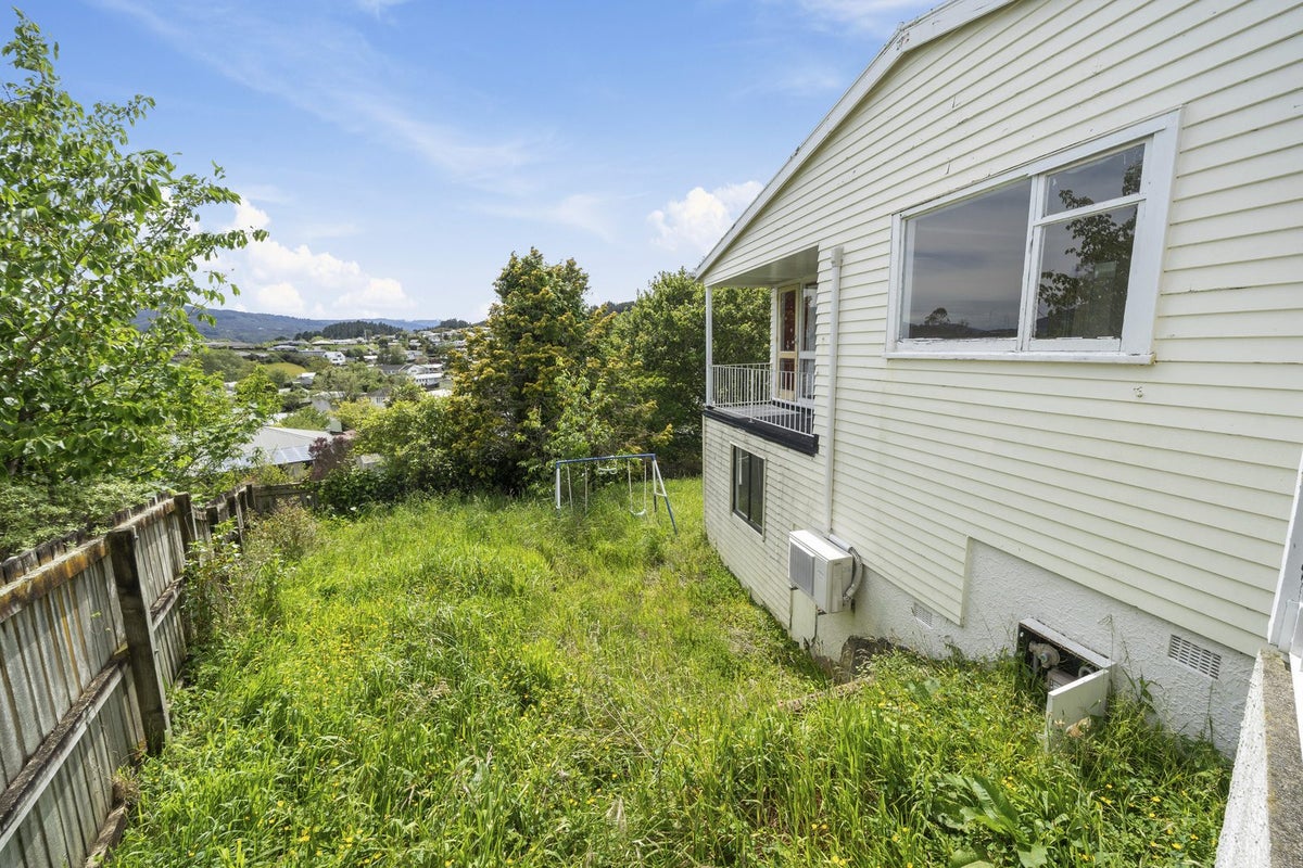 20 Aniseed Grove, Timberlea, Upper Hutt - Carousel 2