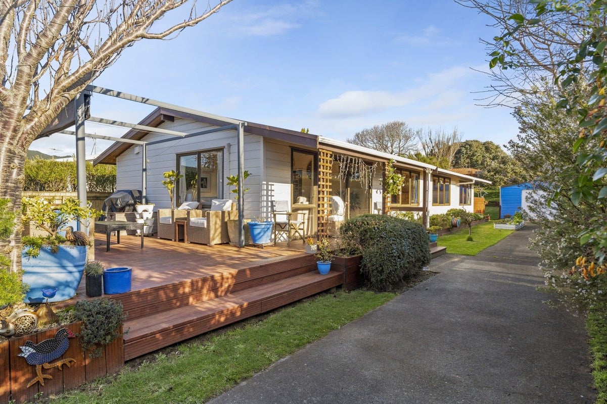 10 Manawa Avenue, Raumati Beach, Paraparaumu - Carousel 2