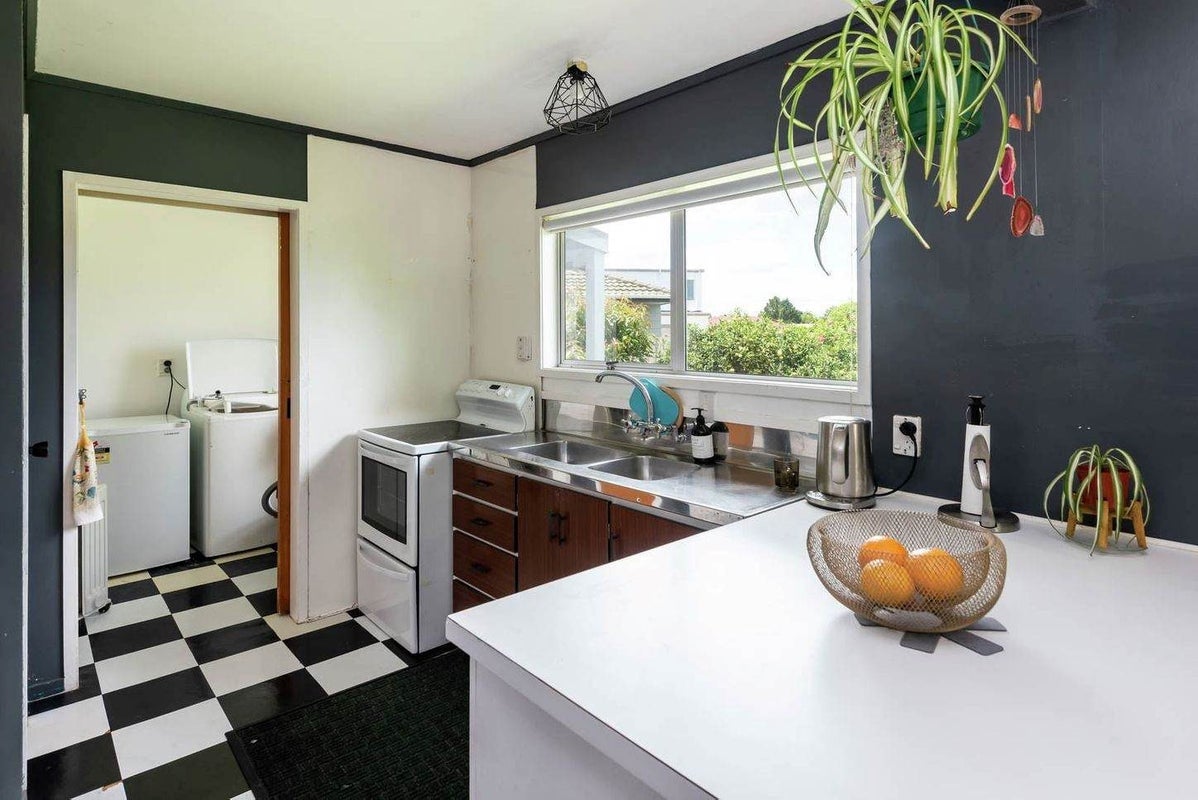 47 Sunderlands Road, Half Moon Bay, Auckland - Carousel 2