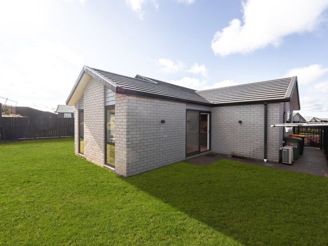 11 Temepara Drive, Temple View, Hamilton - Carousel 3