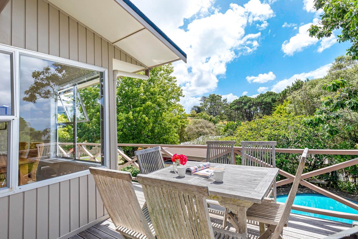 18 Aberdeen Road, Campbells Bay, Auckland - Carousel 2