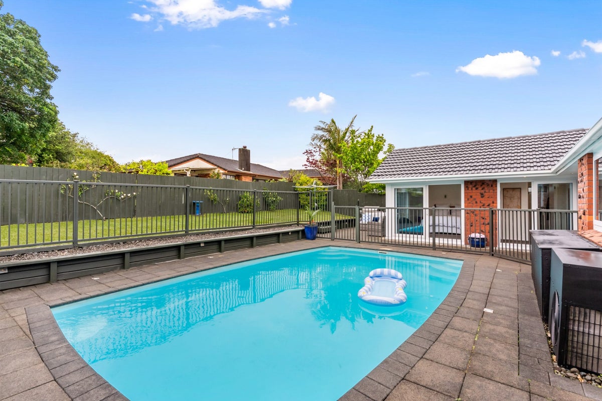 174 Prince Regent Drive, Farm Cove, Auckland - Carousel 2