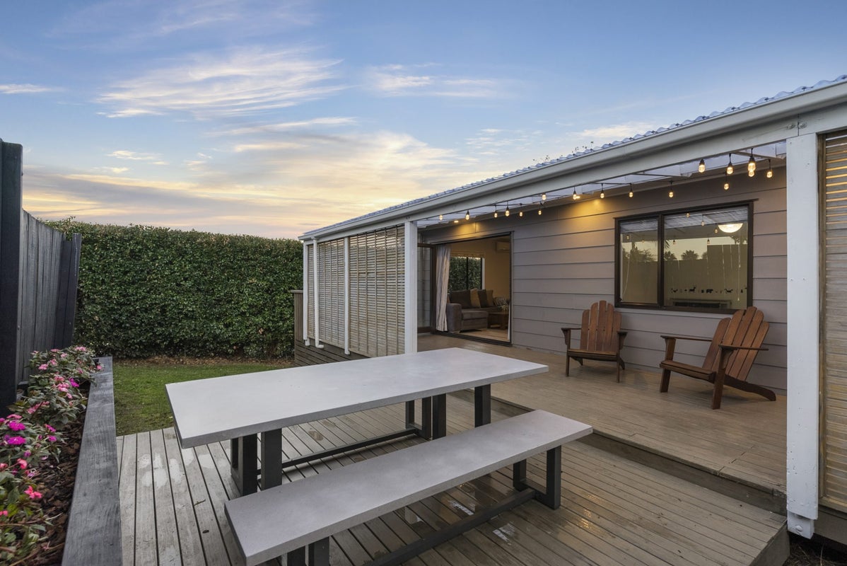 24 Bayside Avenue, Te Atatu Peninsula, Auckland - Carousel 1