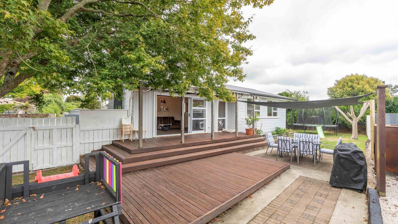 23 Susan Place, Deanwell, Hamilton - Carousel 1