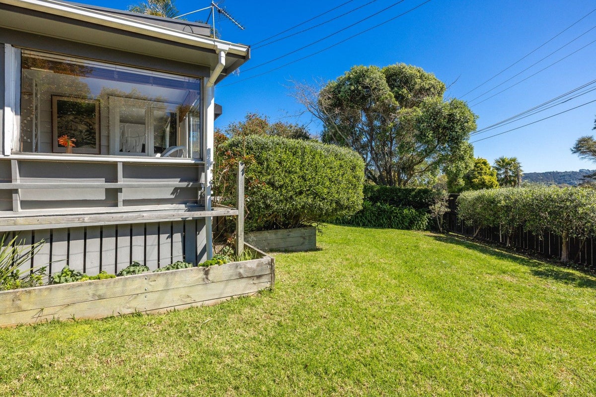 14 Jellicoe Parade, Surfdale, Waiheke Island, Auckland - Carousel 17