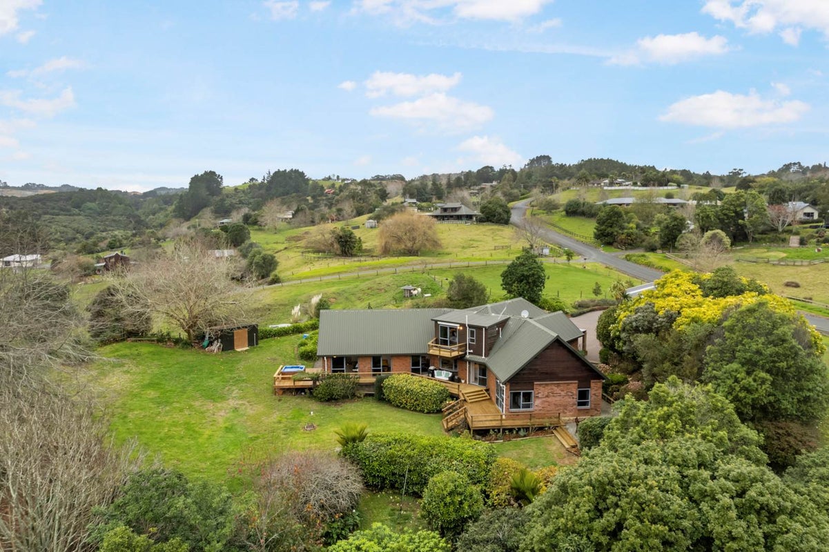 297 Kauri View Road, Papakura - Carousel 2