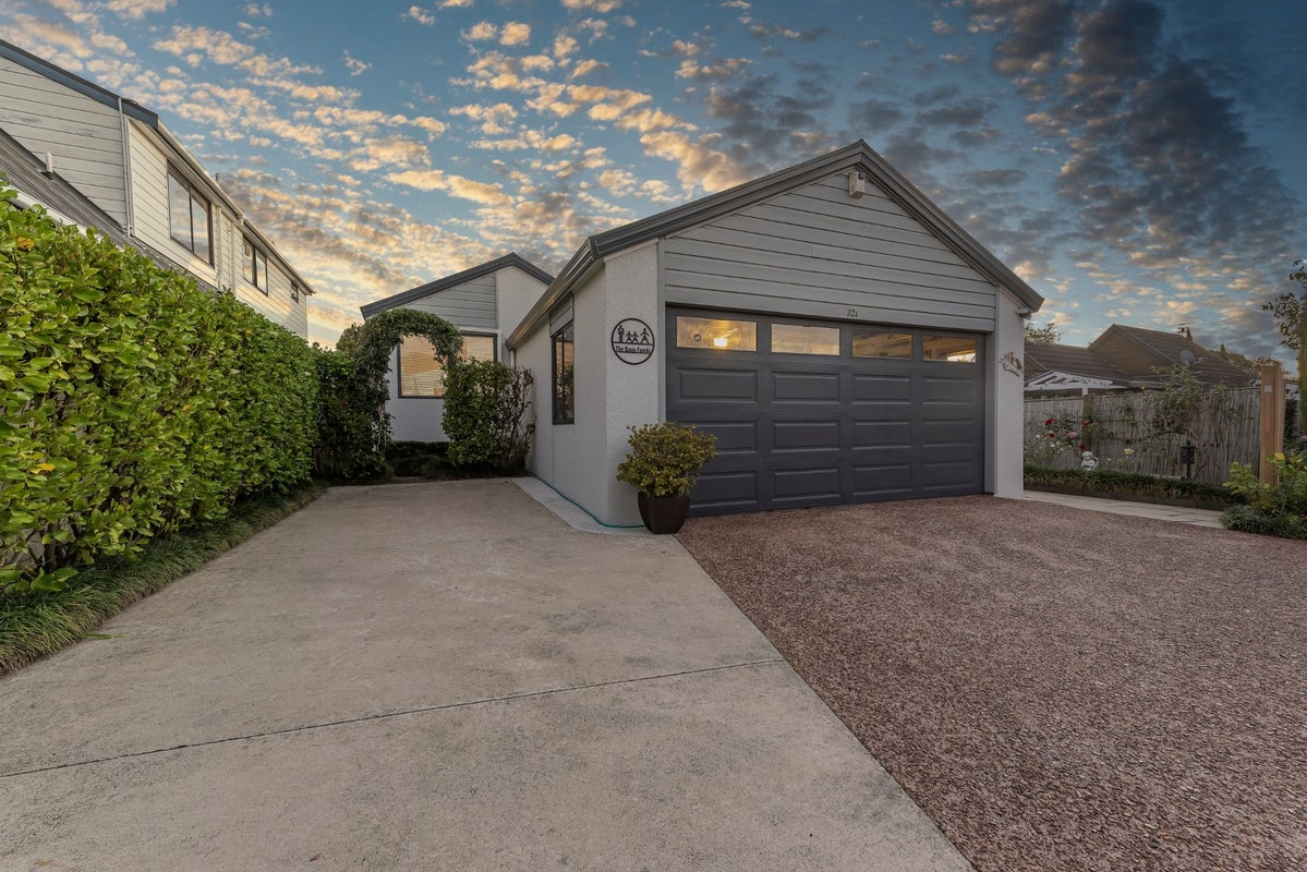 1/32 GLUCINA Avenue, West Harbour, Auckland - Carousel 2