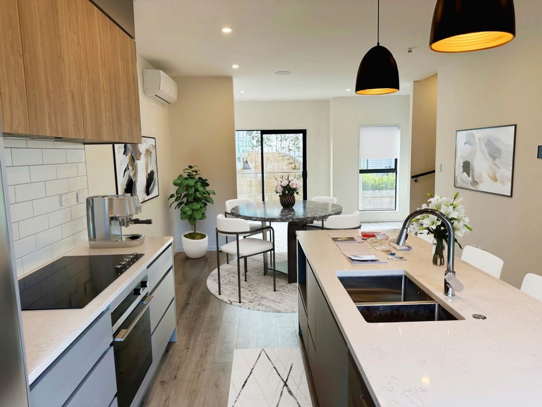 3/105 Hobsonville Road, West Harbour, Auckland - Carousel 1