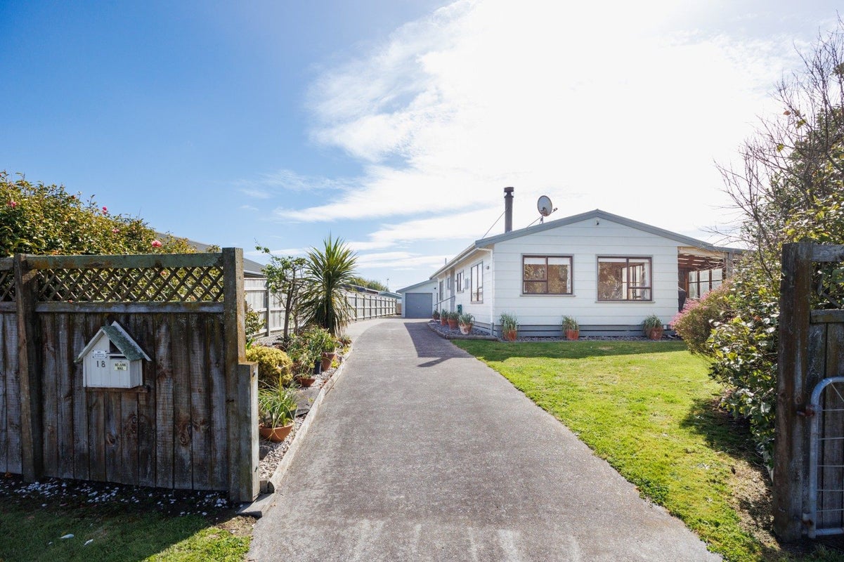 18 Thomas Place, Foxton Beach, Foxton - Carousel 33