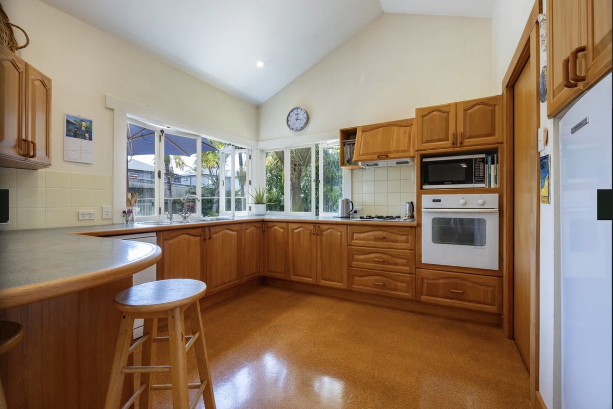 38 Queensway, Three Kings, Auckland - Carousel 9