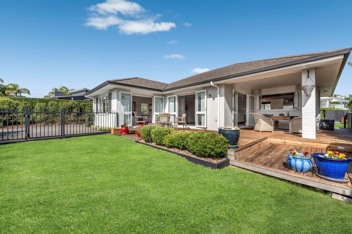40 Liberty Crescent, Beachlands, Manukau City, Auckland - Carousel 1